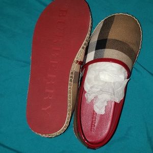 Burberry kid shoes